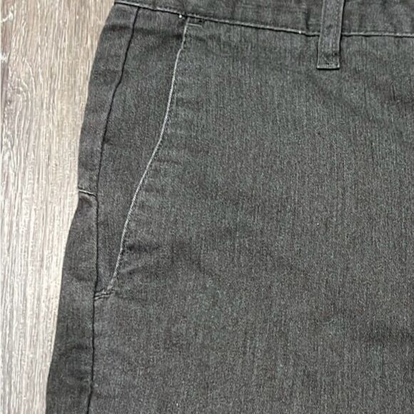 Volcom gray flat front shorts 10”  size 32 - Picture 4 of 7